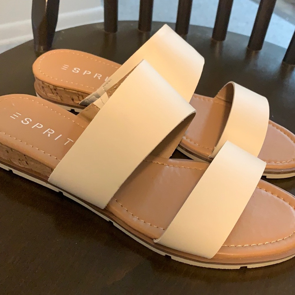 Cream Sandals 👡